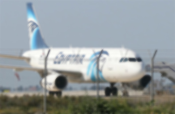 Sept personnes encore à bord de l'avion d'Egyptair