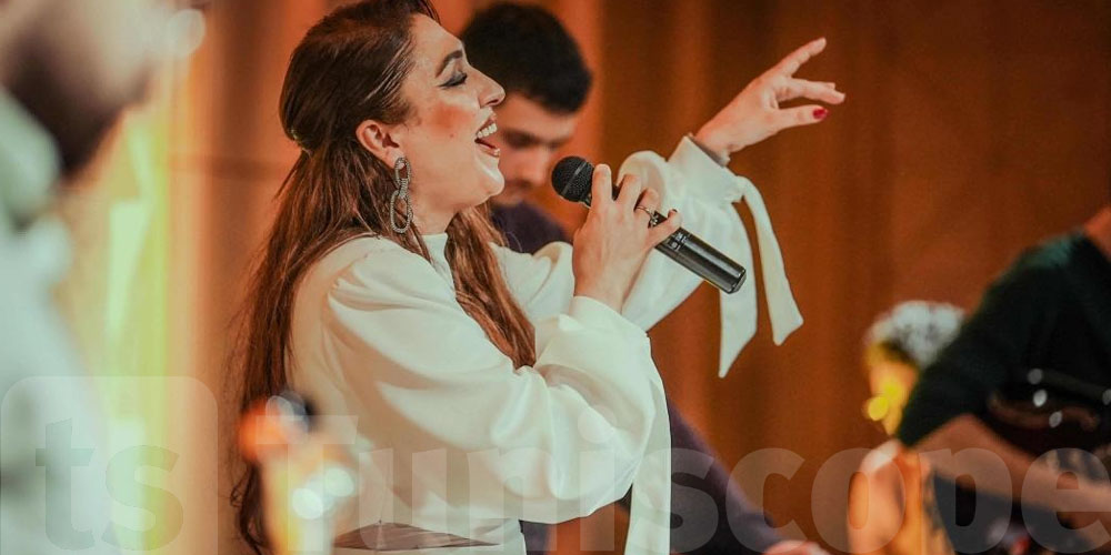 ''بصمات الروح'': مغامرة فنية جديدة للفنانة التونسية عايدة نياطي