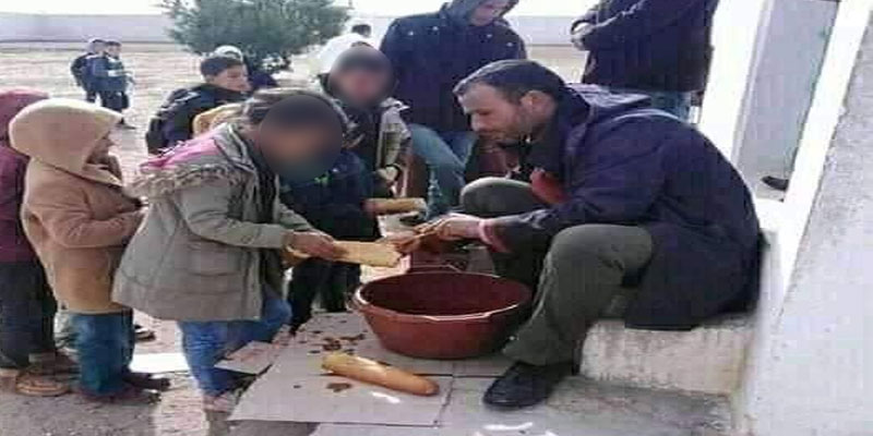 صور: ''بانو بلاستيك''...خبز وهريسة...هذه لمجة الأطفال في مدرسة بالقصرين
