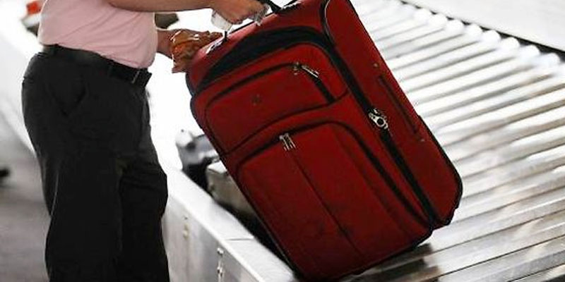 Des agents impliqués dans les vols de bagages libérés en raison de la valeur insignifiante des objets volés, selon le ministre du Transport