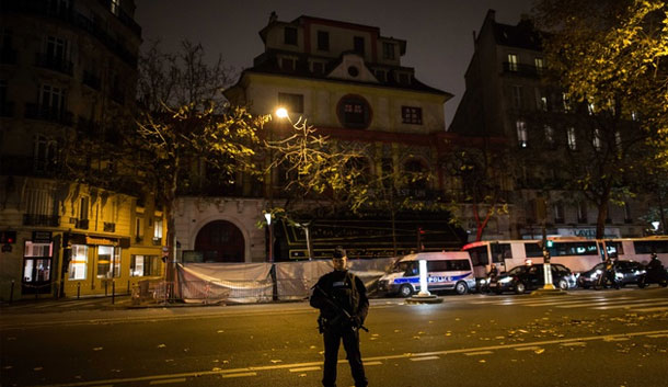 Stéphane a reçu une balle perdue, sans bouger de son appartement, derrière le Bataclan