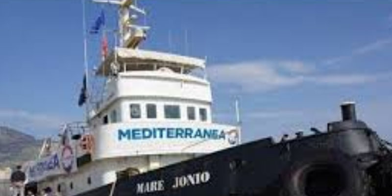 وصول باخرة إنقاذ ايطالية لميناء جرجيس