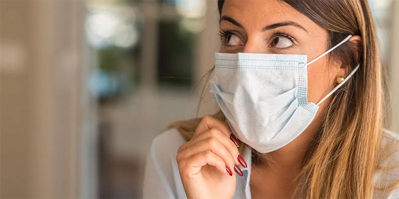مختص: ارتداء الكمامة سيتسبب في تقلص المناعة الجماعية ضد الفيروسات التي تصيب الجهاز التنفسي
