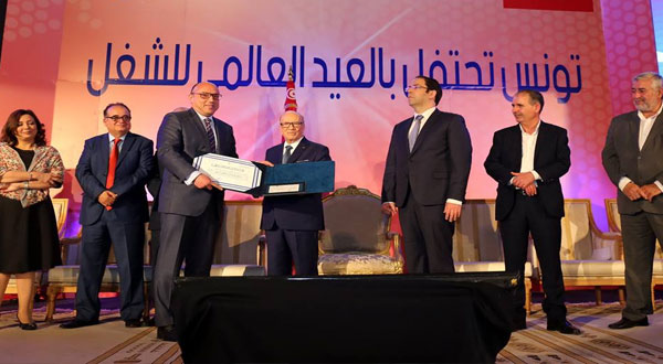تكريم 20 عاملا مثاليا بمناسبة عيد الشغل