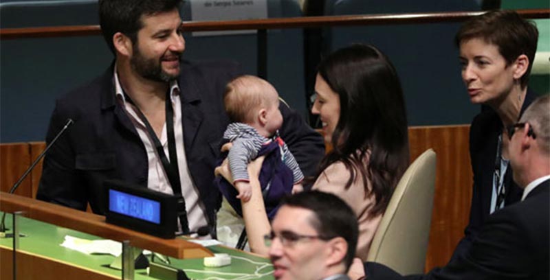 رئيسة وزراء نيوزيلندا تصطحب ابنتها الرضيعة فى جلسة بالأمم المتحدة