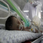 غزة: وفاة الطفلة التي خرجت حيّة من رحم أمها المتوفاة