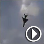 فيديو..لحظة سقوط مقاتلة حربية في ليبيا