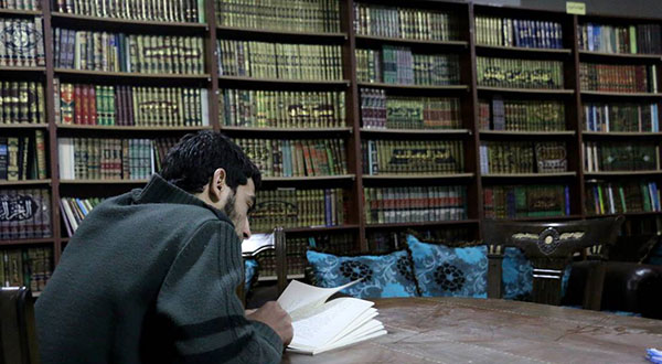 Des étudiants syriens créent une bibliothèque pour sauver les livres des bombardements 