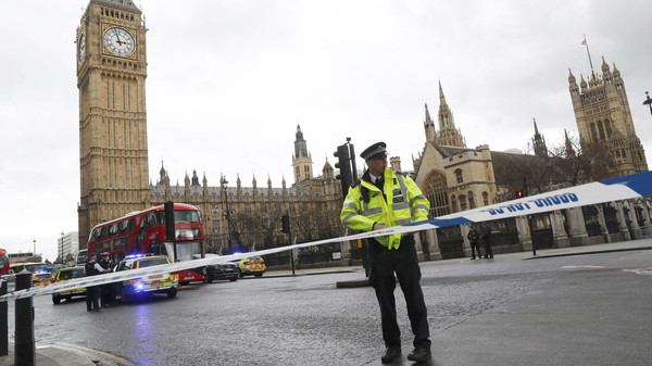  بريطانيا تعامل مع واقعة البرلمان على أنها حادث إرهابي