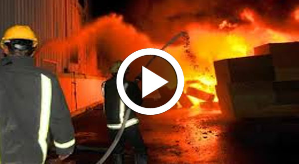 فيديو..حريق يأتي على جزء كبير من مصنع مصافي محركات السيارات ببئر القصعة