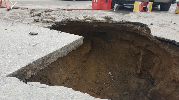 Photo du jour : Faites gaffe à ce trou énorme situé à Bor Louzir