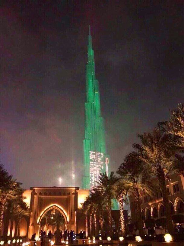 Burj Khalifa et Abraj Al-Koewït s’habillent en vert par solidarité avec l’Arabie Saoudite