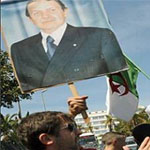 Algérie : le camp Bouteflika commence à fêter la victoire