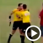 فيديو:سابقة في ملاعب كرة القدم: حكم برازيلي يشهر مسدسا في وجه اللاعبين