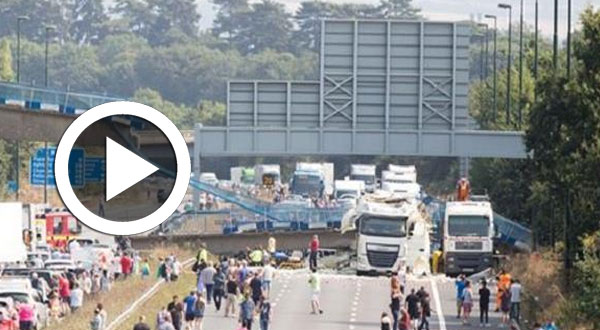بالفيديو: انهيار جسر فوق شاحنتين في بريطانيا