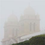Photo du jour-Avenue Habib Bourguiba : La cathédrale sous le brouillard 