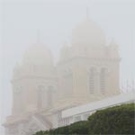 Photo du jour-Avenue Habib Bourguiba : La cathédrale sous le brouillard