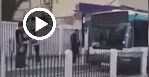 بالفيديو : حافلة تسير فوق سكة المترو بالعاصمة