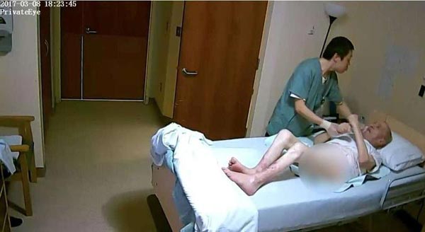 بالفيديو: عندما تنعدم الرحمة من القلوب...كاميرات المراقبة تفضح ممرّضًا عنّف مسنّا في دار لرعاية المسنين 