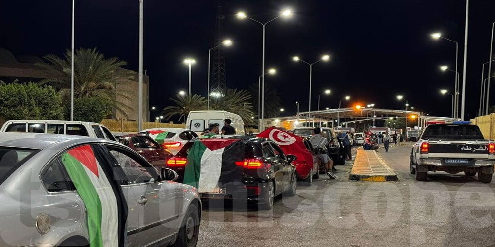 قافلة الصمود تدخل ليبيا متجهة إلى مصر