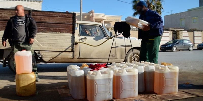 Zarzis : incendie dans un commerce de carburant de contrebande