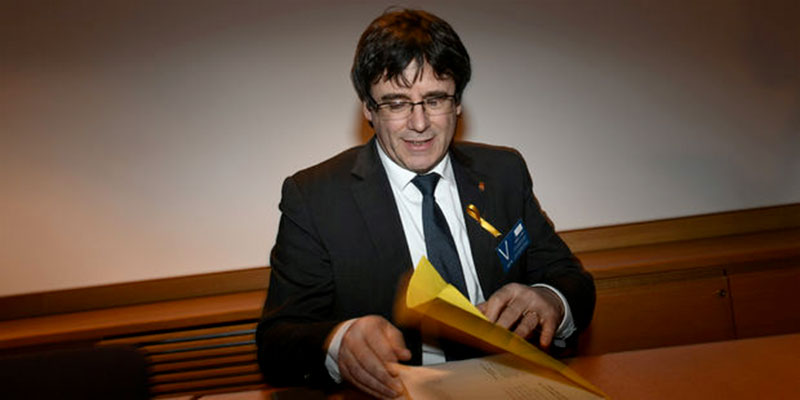 L'ex-président de Catalogne Carles Puigdemont devant un juge après son arrestation