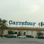 Les forces de l'armée s'opposent à une tentative d'invasion du complexe commercial