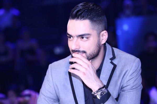 حسن الشافعي يثير الجدل بصورة مع زوجته بيوم ميلادها