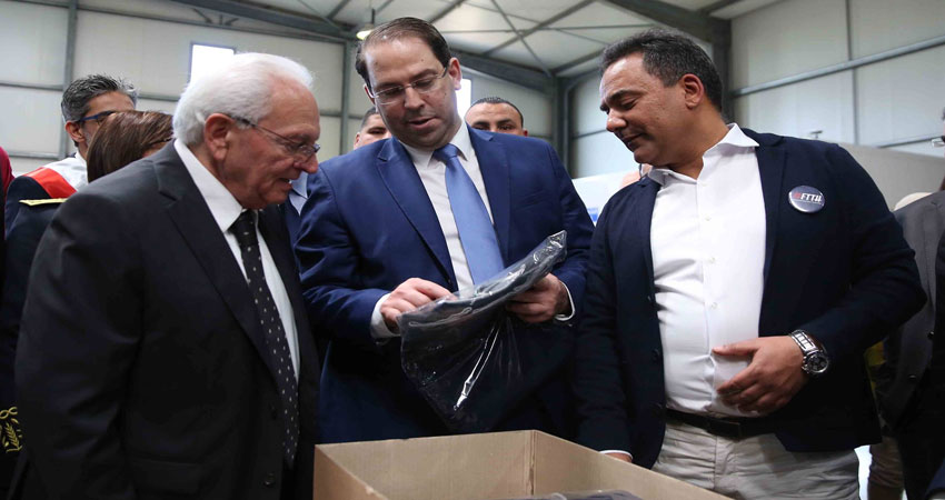 رئيس الحكومة يزور وحدة تصنيع الملابس ‘تونيكوتاكس’ بسليمان