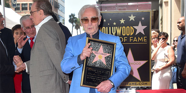 Charles Aznavour reçoit son étoile à Hollywood
