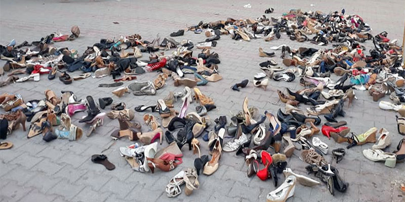 En photos : Les chaussures jonchent les trottoirs à Bab Dzira… 