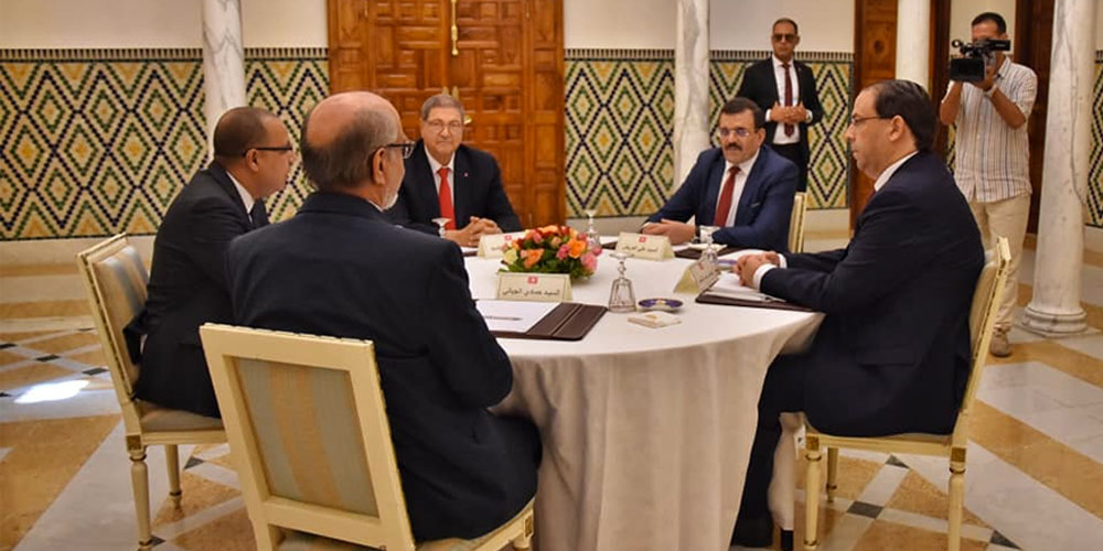 Photo du jour : Une Table et des Chaises