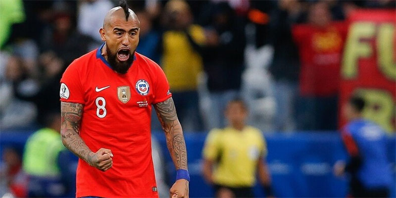 نجوم المنتخب التشيلي يتظاهرون على وسائل التواصل الإجتماعي