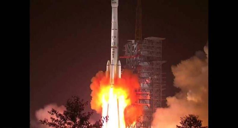 الصين تطلق أول قمر جزائري للاتصالات
