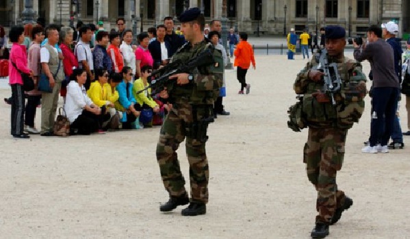 Des touristes chinois dévalisés près de Paris 