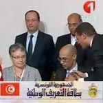 Vidéo : Lors de la signature des conventions France-Tunisie, on demande à l'interprète sa CIN