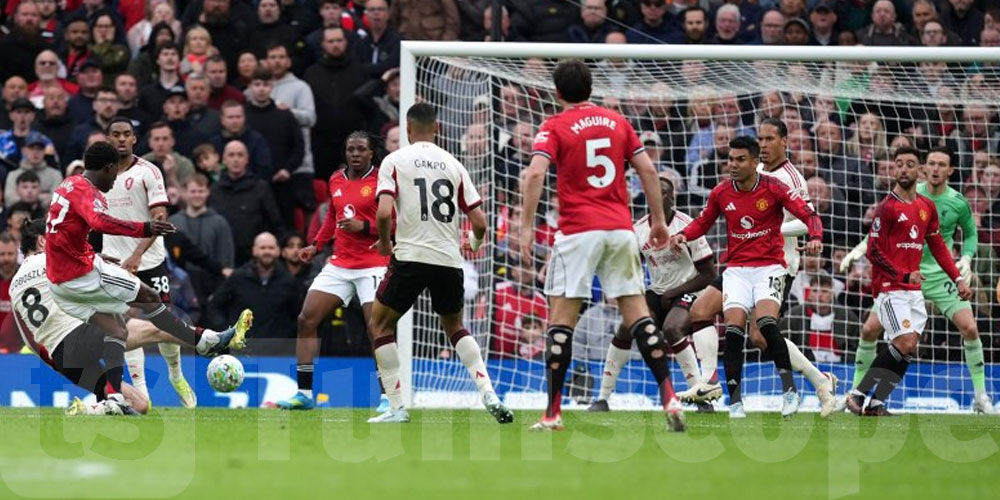 مانشستر يونايتد يحسم القمة أمام ليفربول ويضمن التأهل إلى دوري الأبطال