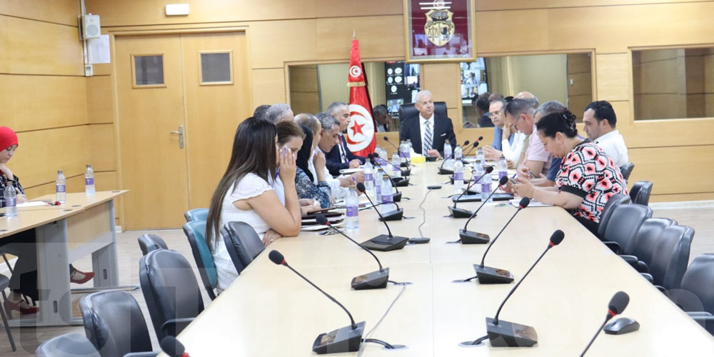 وزير التجارة يُطلق الإنذار: مراقبة صارمة للأسواق ومخازن التبريد هذا الصيف!