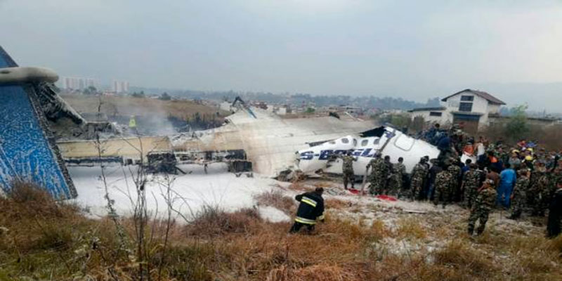 Népal: plusieurs morts dans le crash d'un avion bangladais près de Katmandou 