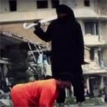 داعش يعدم 3 سوريين ذبحاً بالسيف