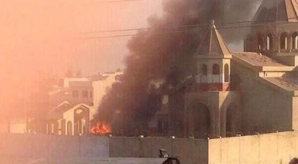 داعش يحرق كنيسة عمرها أكثر من 1800 سنة في الموصل