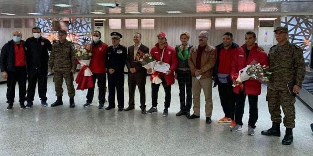 بالصور : البطل هيثم الدخلاوي يعود إلى أرض الوطن