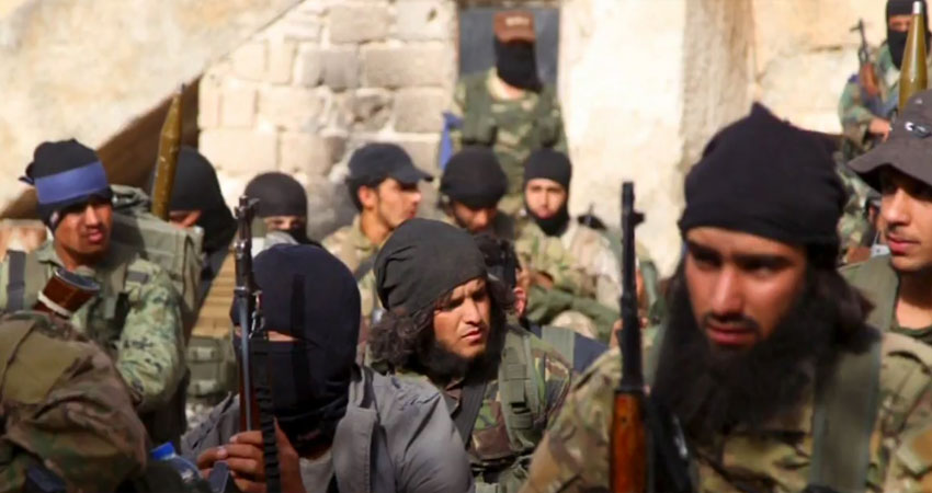القاعدة تحاول بناء مجد جديد على حساب داعش