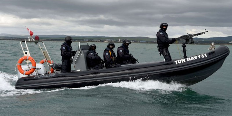 وزارة الدفاع : إنقاذ 8 تونسيين حاولوا تجاوز الحدود البحرية خلسة نحو إيطاليا 
