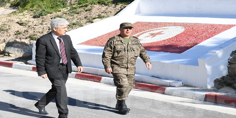وزير الدفاع الوطني يؤدي زيارة إلى الإدارة العامة للذخيرة والأسلحة