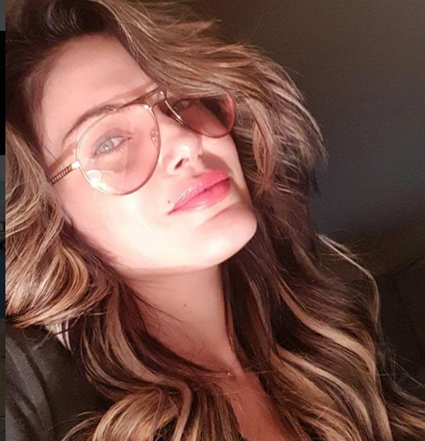 بالصورة: دارين حداد تعود للشعر الأسود...هل ناسبها أكثر؟