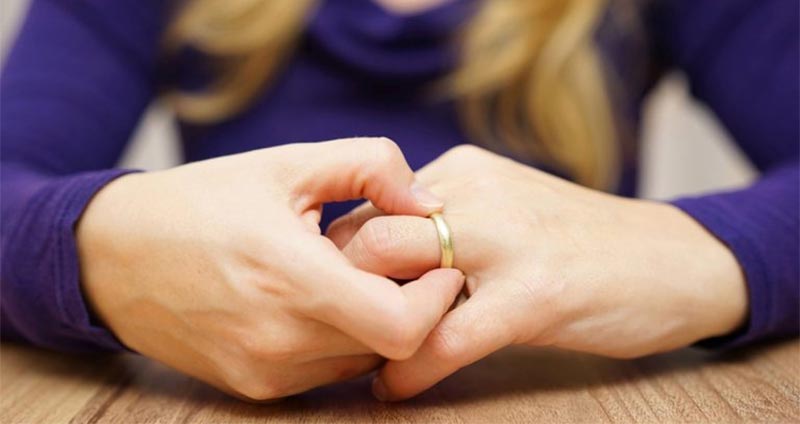 تأمين إجباري ضد الطلاق.. قانون جديد يثير الجدل في مصر