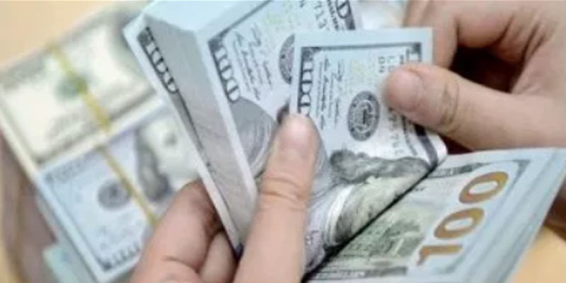 فنزويلا تتخلى رسميا عن استعمال الدولار الأمريكي