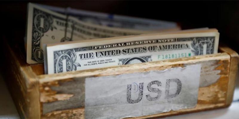 الدولار يظل منخفضا بعدما أبقى المركزي الأمريكي على توقعاته