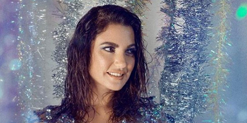 En photos : Conçue à partir de bouteilles plastiques, la robe de Dorra Zarrouk fait sensation…